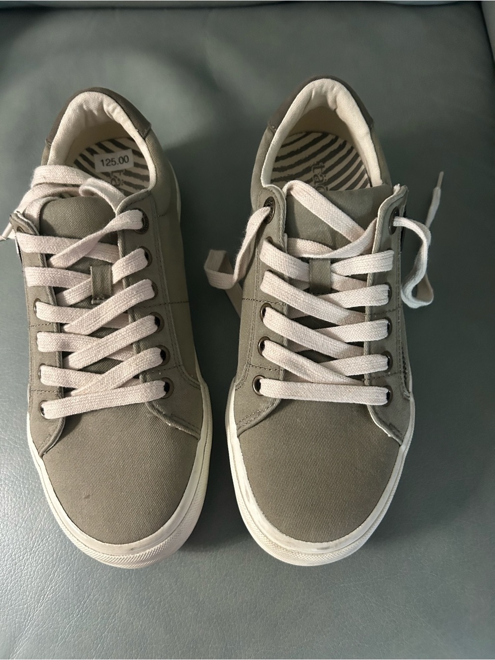 Taos woman’s Casual Lace-Up Sneakers in Olive Gray